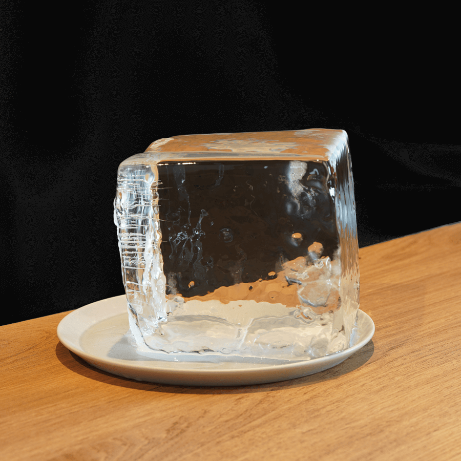 写真:透明度が高く雑味のない純氷